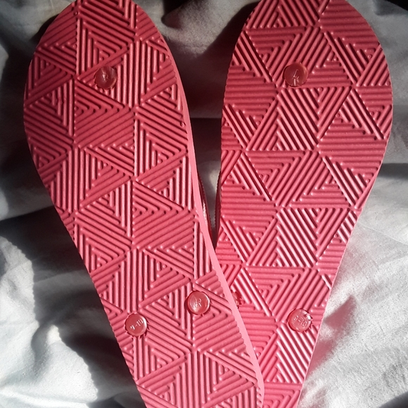 🌴2 pair for $8 Summer Flip Flops🌴 - Picture 2 of 2